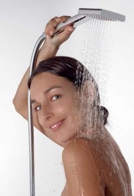 TRES SHOWERS TRES SHOWERS